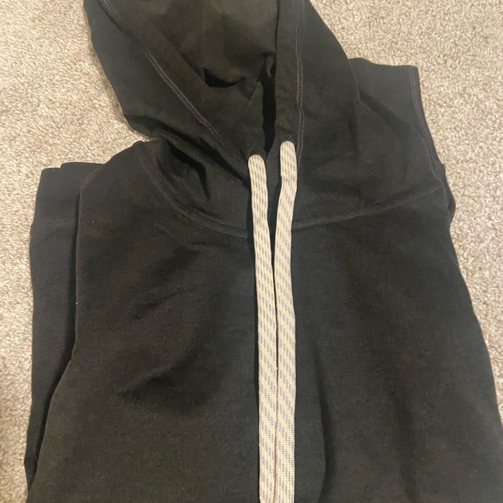 Vuori black dream knit pullover